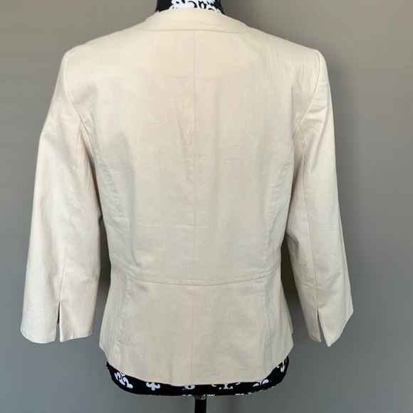 Just listed💙Cute & practical cream zip blazer w/3/4 arms & lacing detail - Picture 5 of 15